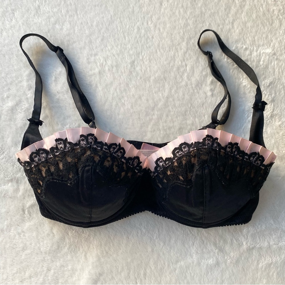 VTG Victoria's Secret Black Lace & Pink Pleated Ruffle Bra 34C Y2K Coquette Maid